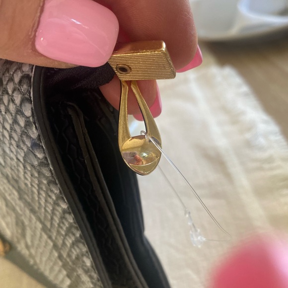 BRAND NEW CLUTCH OR CROSSBODY Imitation bag! Never been used! So Classy! - Picture 4 of 10